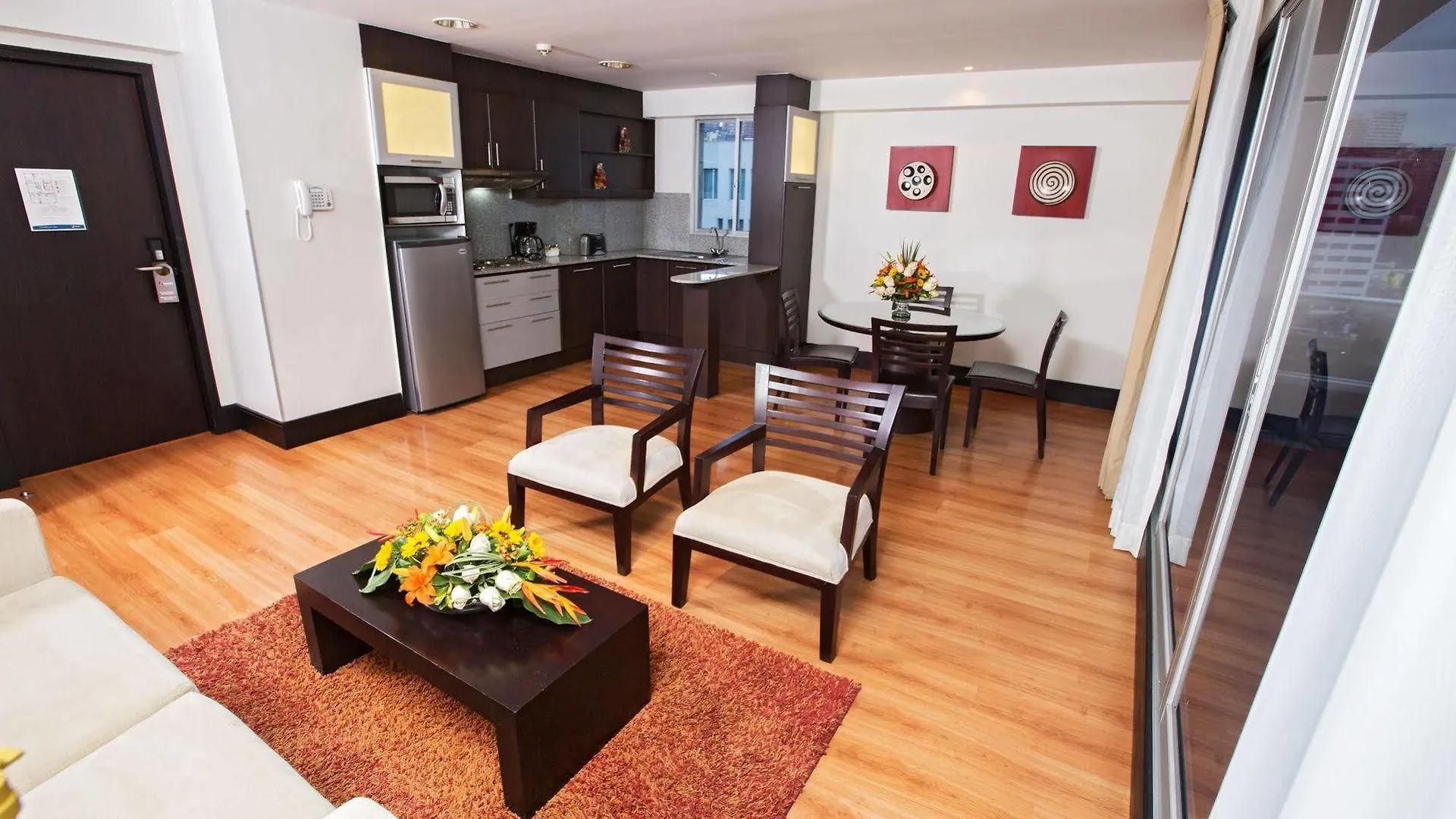 Hotel Lugano Suites Quito