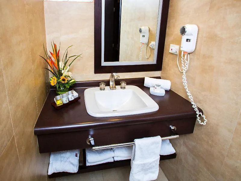 Hotel Lugano Suites Quito 4*,
